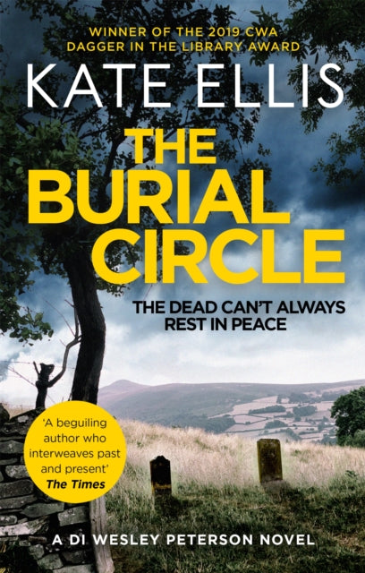 The Burial Circle by Kate Ellis - Paperback book