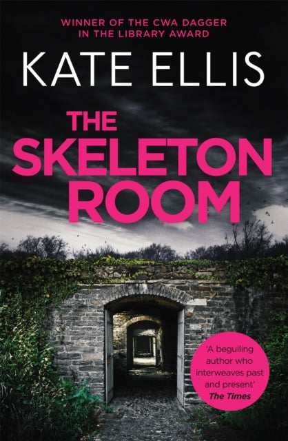 The Skeleton Room by Kate Ellis - Paperback book